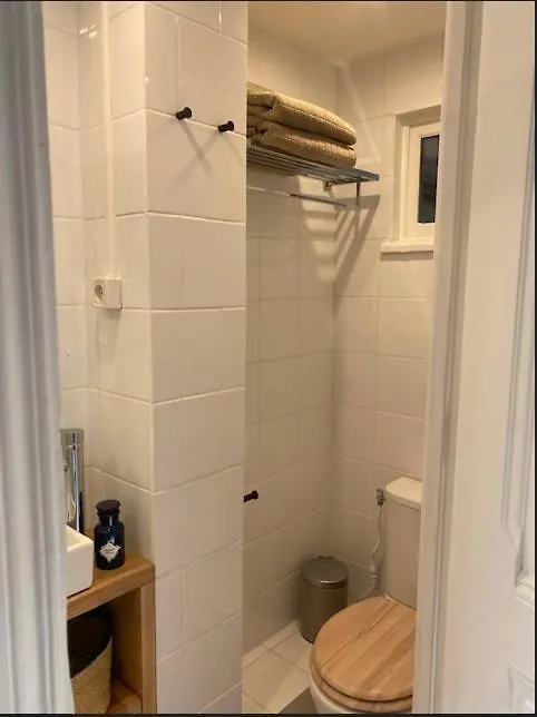 Studio Nice Le Palais, Avec Cuisine Et Espace Repas Separes, Dans Immeuble Nicois, Port De Nice, Vieux Nice, Place Du Pin Et Garibaldi, Colline Du Chateau, A 2 Minutes De La Promenade Des Anglais