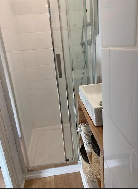 Studio Nice Le Palais, Avec Cuisine Et Espace Repas Separes, Dans Immeuble Nicois, Port De Nice, Vieux Nice, Place Du Pin Et Garibaldi, Colline Du Chateau, A 2 Minutes De La Promenade Des Anglais Daire